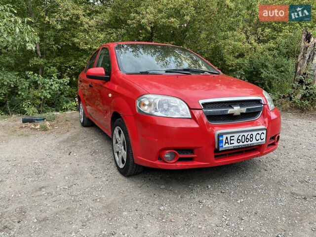 Красный Шевроле Авео, объемом двигателя 1.5 л и пробегом 176 тыс. км за 3300 $, фото 1 на Automoto.ua