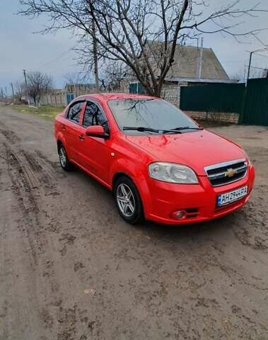 Красный Шевроле Авео, объемом двигателя 1.5 л и пробегом 205 тыс. км за 4100 $, фото 1 на Automoto.ua