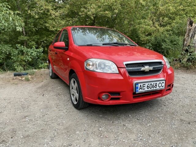 Красный Шевроле Авео, объемом двигателя 1.5 л и пробегом 173 тыс. км за 3300 $, фото 1 на Automoto.ua