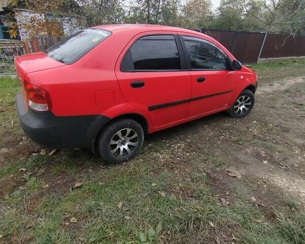 Красный Шевроле Авео, объемом двигателя 1.5 л и пробегом 163 тыс. км за 2100 $, фото 1 на Automoto.ua