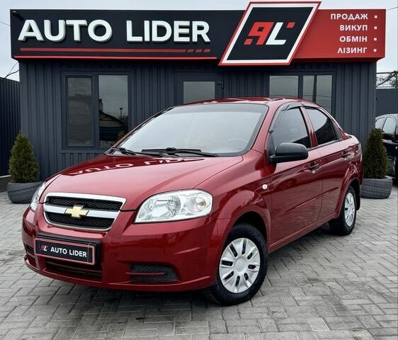 Красный Шевроле Авео, объемом двигателя 1.5 л и пробегом 27 тыс. км за 6100 $, фото 1 на Automoto.ua