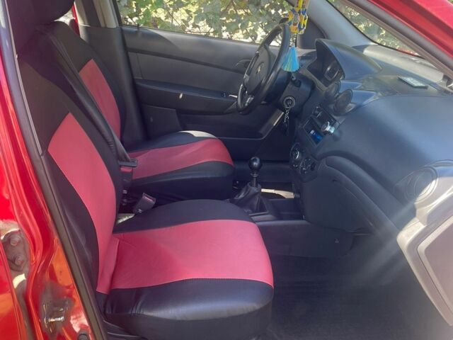 Красный Шевроле Авео, объемом двигателя 1.5 л и пробегом 210 тыс. км за 3400 $, фото 1 на Automoto.ua