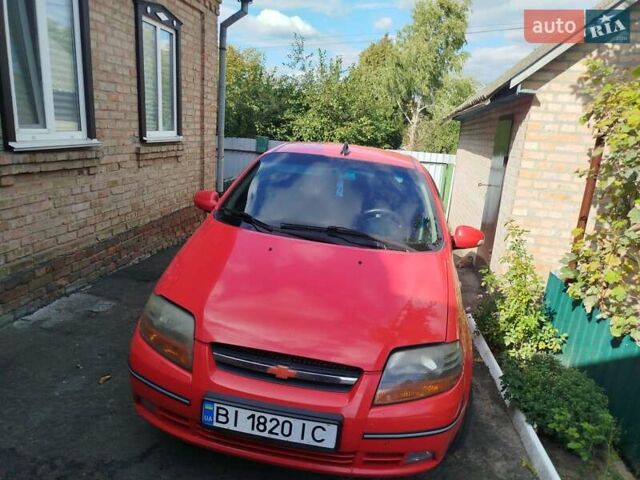 Красный Шевроле Авео, объемом двигателя 1.5 л и пробегом 226 тыс. км за 3500 $, фото 1 на Automoto.ua