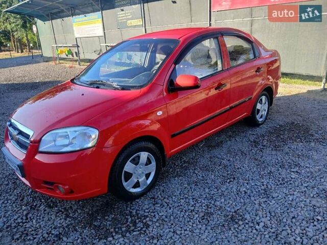 Красный Шевроле Авео, объемом двигателя 1.5 л и пробегом 200 тыс. км за 3200 $, фото 1 на Automoto.ua