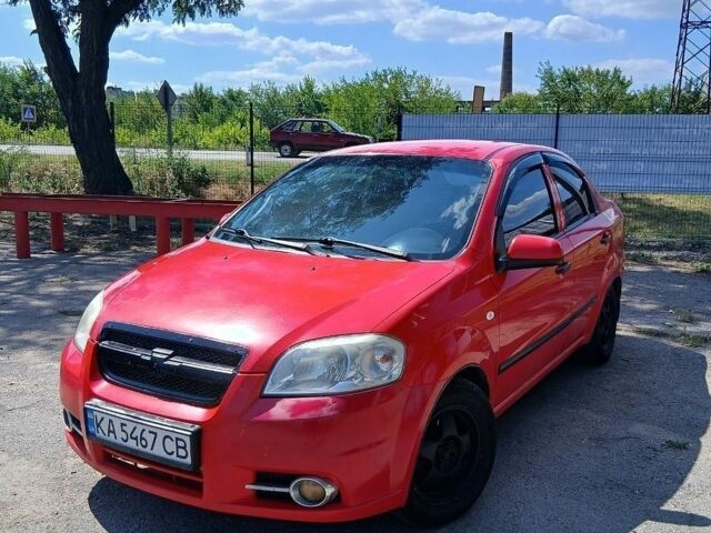 Красный Шевроле Авео, объемом двигателя 1.5 л и пробегом 290 тыс. км за 3300 $, фото 1 на Automoto.ua