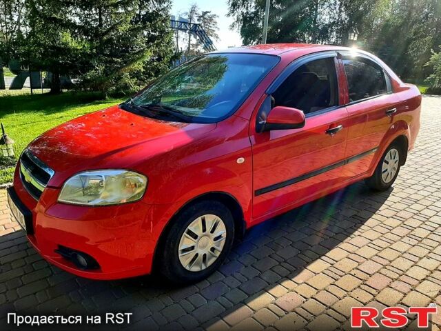 Красный Шевроле Авео, объемом двигателя 1.5 л и пробегом 245 тыс. км за 3650 $, фото 1 на Automoto.ua