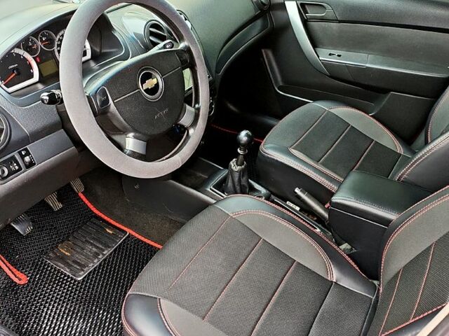 Червоний Шевроле Авео, об'ємом двигуна 1.5 л та пробігом 191 тис. км за 4000 $, фото 1 на Automoto.ua