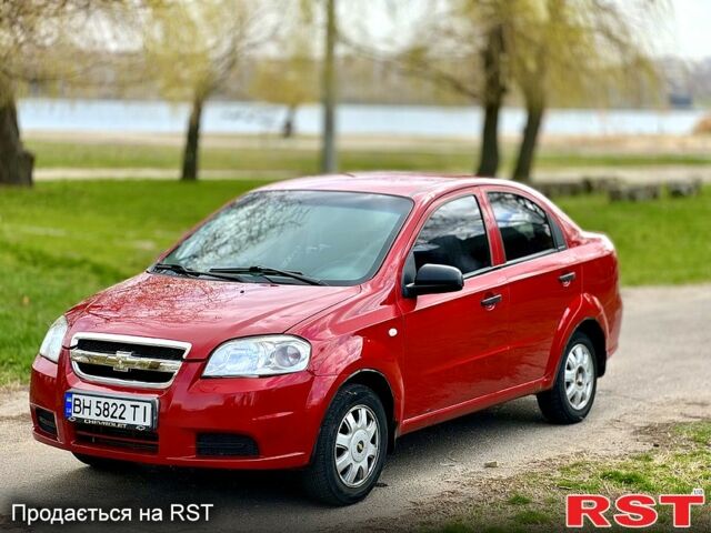 Красный Шевроле Авео, объемом двигателя 1.5 л и пробегом 270 тыс. км за 3500 $, фото 1 на Automoto.ua