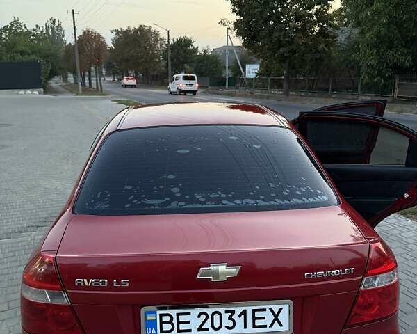 Красный Шевроле Авео, объемом двигателя 1.5 л и пробегом 200 тыс. км за 3800 $, фото 1 на Automoto.ua