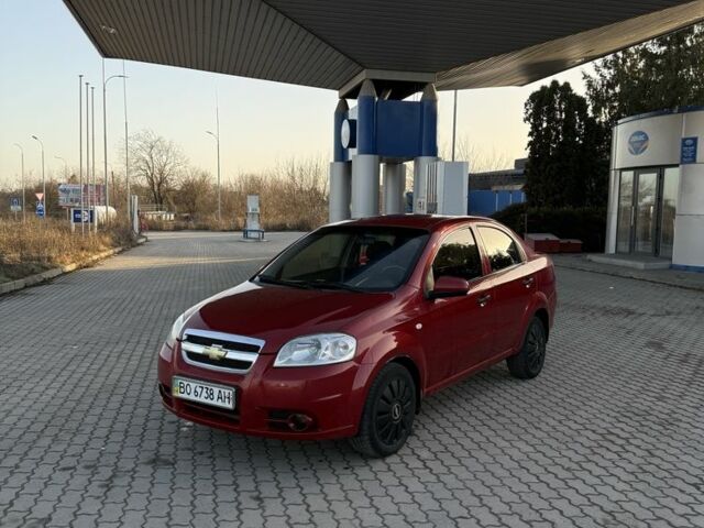 Красный Шевроле Авео, объемом двигателя 1.5 л и пробегом 296 тыс. км за 3950 $, фото 1 на Automoto.ua