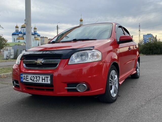 Красный Шевроле Авео, объемом двигателя 1.5 л и пробегом 155 тыс. км за 4000 $, фото 1 на Automoto.ua
