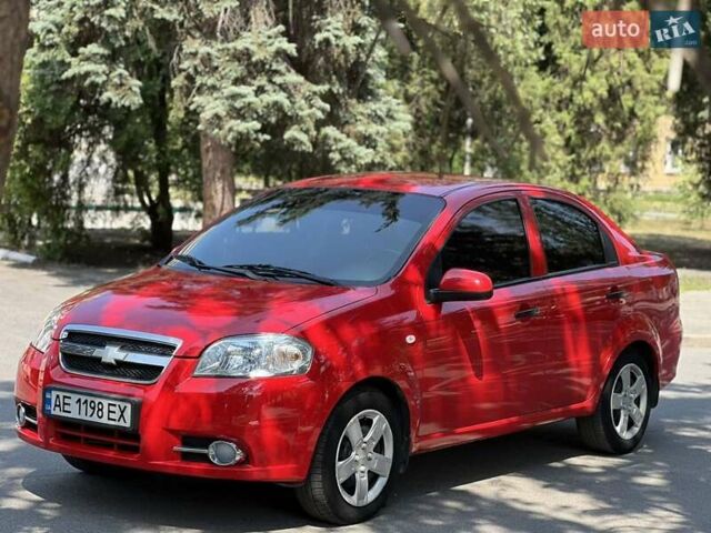 Красный Шевроле Авео, объемом двигателя 1.5 л и пробегом 168 тыс. км за 3999 $, фото 1 на Automoto.ua