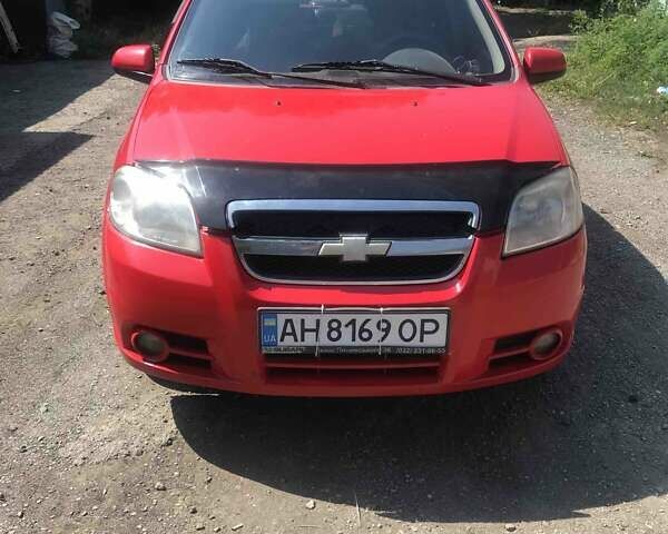 Красный Шевроле Авео, объемом двигателя 1.5 л и пробегом 180 тыс. км за 4500 $, фото 1 на Automoto.ua