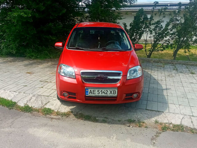 Красный Шевроле Авео, объемом двигателя 1.5 л и пробегом 176 тыс. км за 5200 $, фото 1 на Automoto.ua