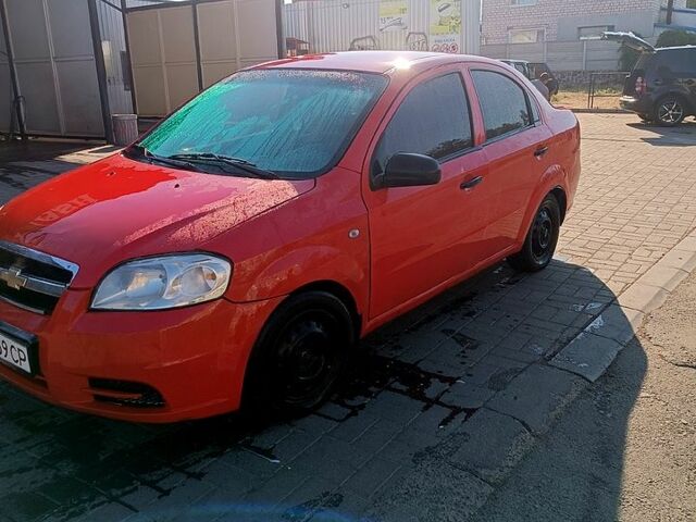 Красный Шевроле Авео, объемом двигателя 1.5 л и пробегом 370 тыс. км за 2000 $, фото 1 на Automoto.ua