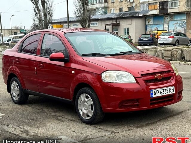 Красный Шевроле Авео, объемом двигателя 1.5 л и пробегом 230 тыс. км за 2450 $, фото 1 на Automoto.ua
