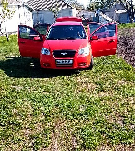 Красный Шевроле Авео, объемом двигателя 1.5 л и пробегом 180 тыс. км за 2000 $, фото 1 на Automoto.ua