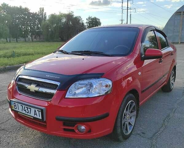 Красный Шевроле Авео, объемом двигателя 1.5 л и пробегом 65 тыс. км за 5500 $, фото 1 на Automoto.ua