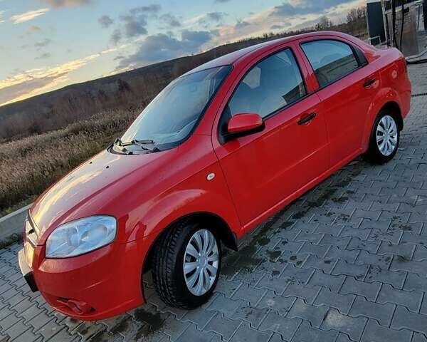 Красный Шевроле Авео, объемом двигателя 1.5 л и пробегом 151 тыс. км за 4900 $, фото 1 на Automoto.ua