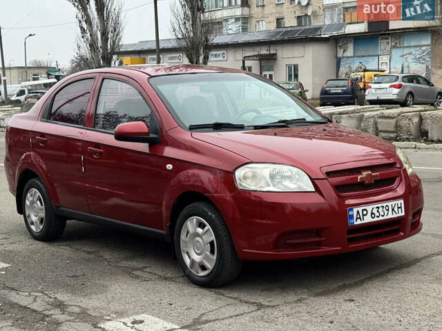 Красный Шевроле Авео, объемом двигателя 1.5 л и пробегом 230 тыс. км за 2450 $, фото 1 на Automoto.ua