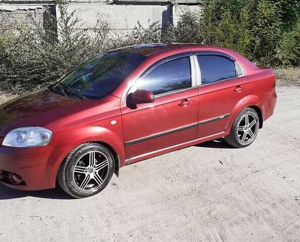 Красный Шевроле Авео, объемом двигателя 1.6 л и пробегом 160 тыс. км за 4900 $, фото 1 на Automoto.ua
