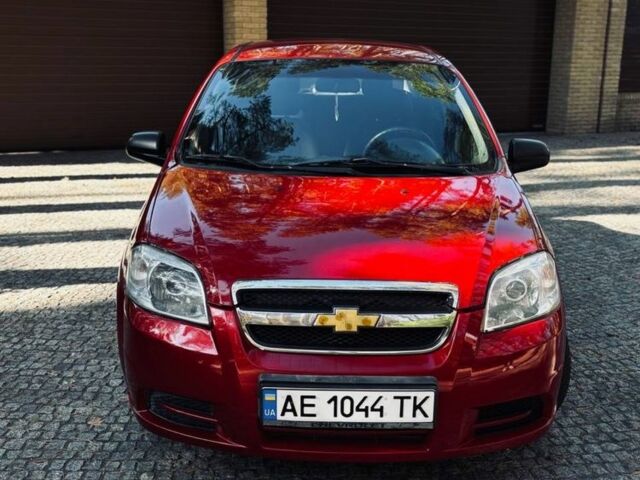 Красный Шевроле Авео, объемом двигателя 1.5 л и пробегом 185 тыс. км за 3399 $, фото 1 на Automoto.ua