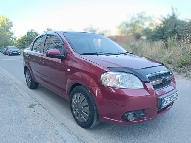 Красный Шевроле Авео, объемом двигателя 1.5 л и пробегом 220 тыс. км за 3800 $, фото 1 на Automoto.ua