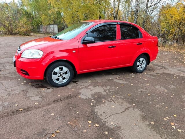 Красный Шевроле Авео, объемом двигателя 1.5 л и пробегом 239 тыс. км за 3200 $, фото 1 на Automoto.ua