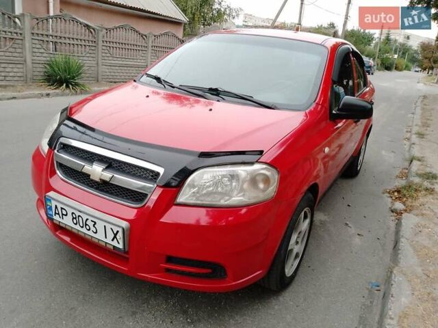 Красный Шевроле Авео, объемом двигателя 1.5 л и пробегом 304 тыс. км за 3299 $, фото 1 на Automoto.ua