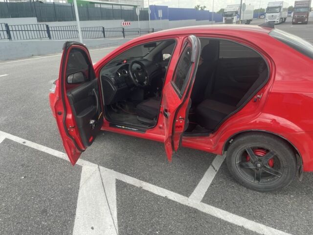 Красный Шевроле Авео, объемом двигателя 1.5 л и пробегом 170 тыс. км за 3600 $, фото 1 на Automoto.ua