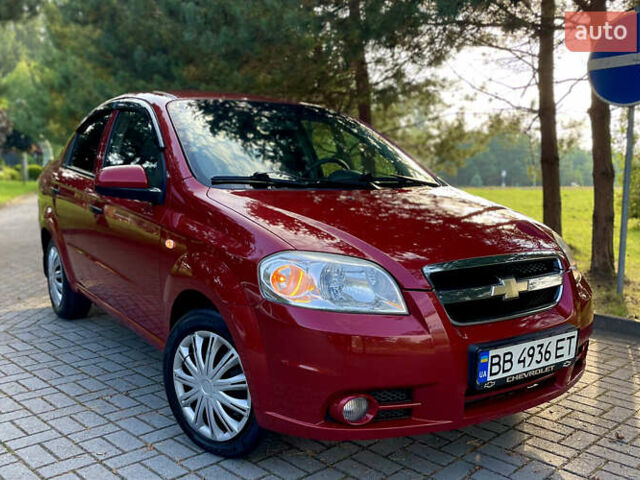 Красный Шевроле Авео, объемом двигателя 1.5 л и пробегом 142 тыс. км за 4650 $, фото 1 на Automoto.ua
