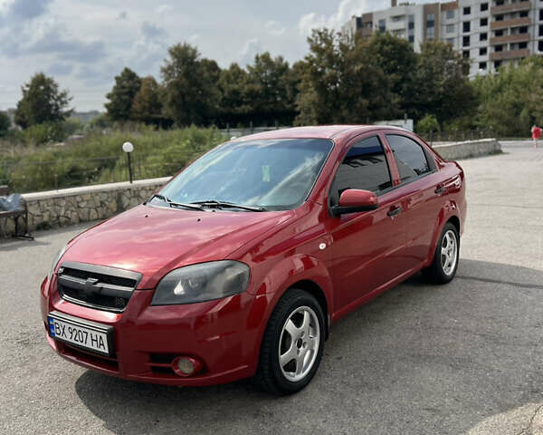 Красный Шевроле Авео, объемом двигателя 1.5 л и пробегом 283 тыс. км за 4200 $, фото 1 на Automoto.ua