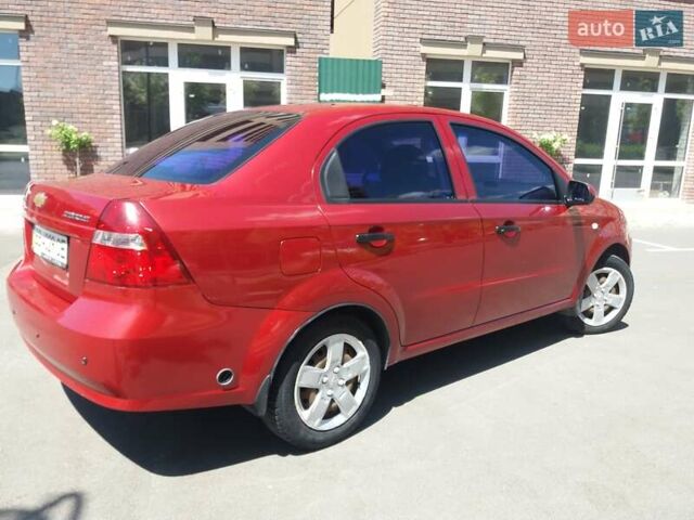 Красный Шевроле Авео, объемом двигателя 1.5 л и пробегом 195 тыс. км за 3800 $, фото 1 на Automoto.ua