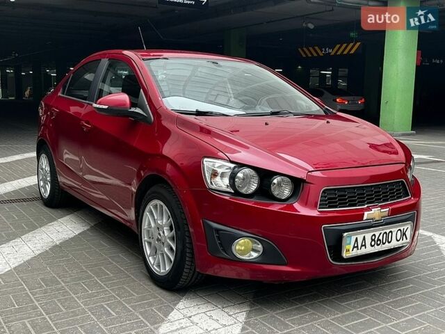 Красный Шевроле Авео, объемом двигателя 1.4 л и пробегом 98 тыс. км за 7500 $, фото 1 на Automoto.ua
