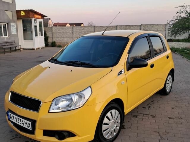 Желтый Шевроле Авео, объемом двигателя 1.2 л и пробегом 230 тыс. км за 3150 $, фото 1 на Automoto.ua