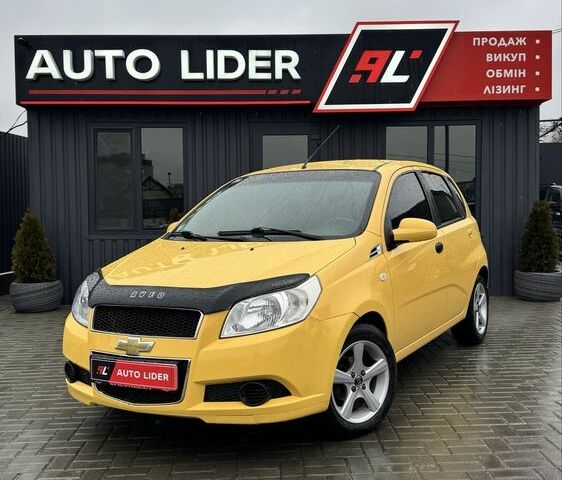Желтый Шевроле Авео, объемом двигателя 1.2 л и пробегом 207 тыс. км за 4700 $, фото 1 на Automoto.ua