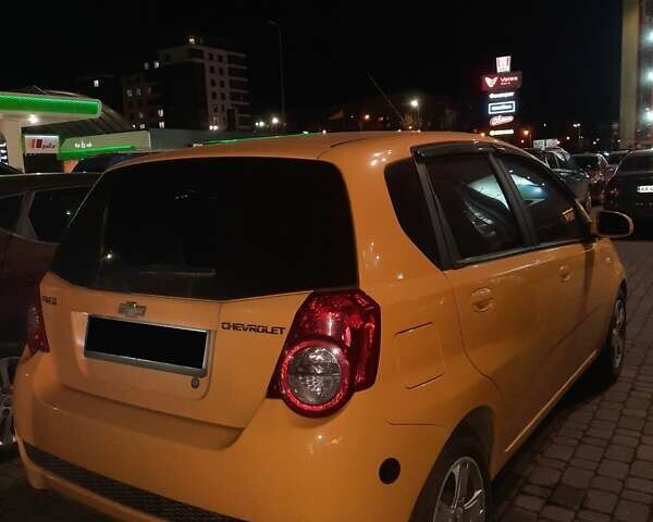 Желтый Шевроле Авео, объемом двигателя 1.21 л и пробегом 190 тыс. км за 4200 $, фото 1 на Automoto.ua