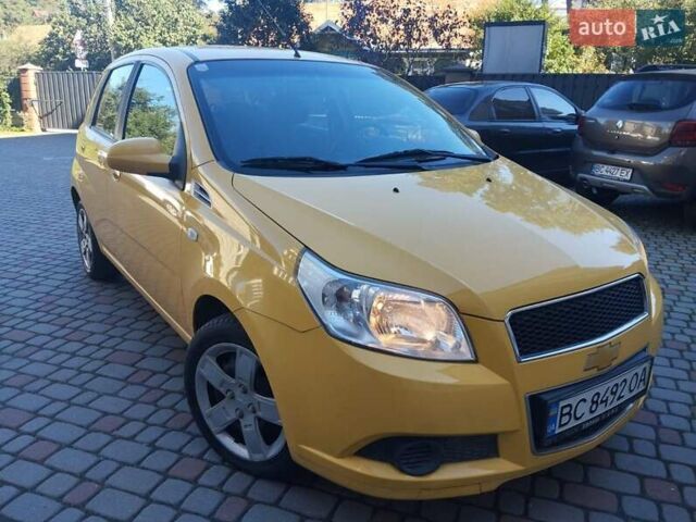 Желтый Шевроле Авео, объемом двигателя 1.21 л и пробегом 145 тыс. км за 4250 $, фото 1 на Automoto.ua