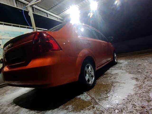 Желтый Шевроле Авео, объемом двигателя 1.6 л и пробегом 141 тыс. км за 4000 $, фото 1 на Automoto.ua