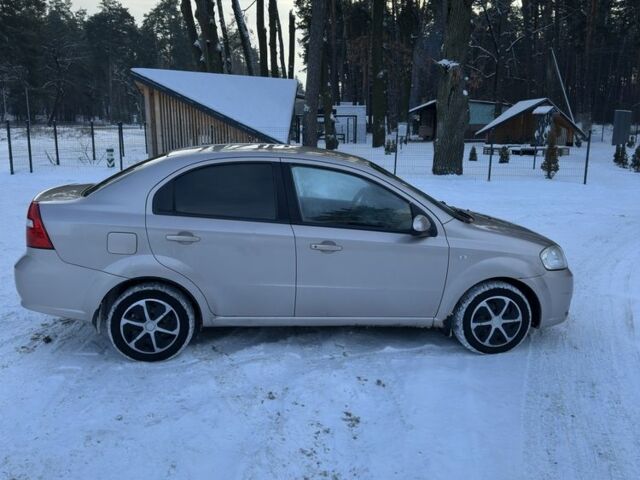 Желтый Шевроле Авео, объемом двигателя 1.6 л и пробегом 470 тыс. км за 3200 $, фото 1 на Automoto.ua