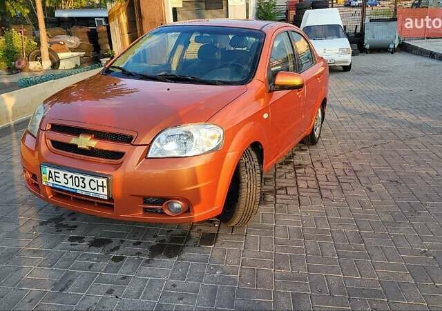 Желтый Шевроле Авео, объемом двигателя 1.6 л и пробегом 253 тыс. км за 4300 $, фото 1 на Automoto.ua