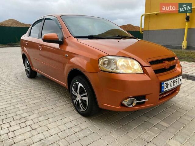 Желтый Шевроле Авео, объемом двигателя 1.6 л и пробегом 308 тыс. км за 2950 $, фото 1 на Automoto.ua