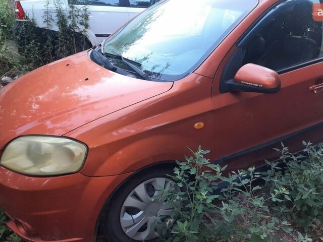 Желтый Шевроле Авео, объемом двигателя 1.6 л и пробегом 270 тыс. км за 1600 $, фото 1 на Automoto.ua