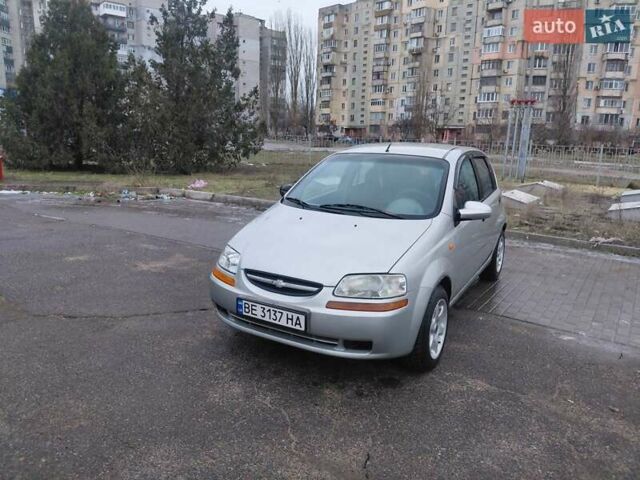 Серый Шевроле Авео, объемом двигателя 1.5 л и пробегом 300 тыс. км за 2400 $, фото 1 на Automoto.ua