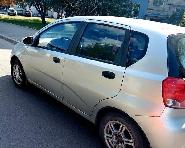 Серый Шевроле Авео, объемом двигателя 1.5 л и пробегом 250 тыс. км за 3000 $, фото 1 на Automoto.ua