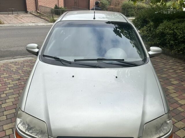 Серый Шевроле Авео, объемом двигателя 1.5 л и пробегом 200 тыс. км за 3200 $, фото 1 на Automoto.ua