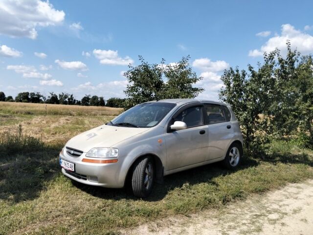 Серый Шевроле Авео, объемом двигателя 1.5 л и пробегом 240 тыс. км за 3100 $, фото 1 на Automoto.ua