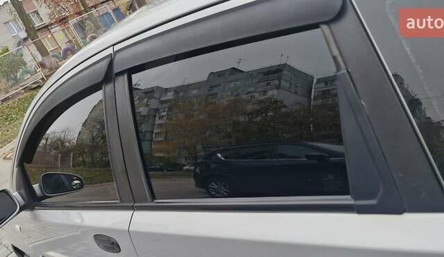 Серый Шевроле Авео, объемом двигателя 1.5 л и пробегом 280 тыс. км за 3700 $, фото 1 на Automoto.ua