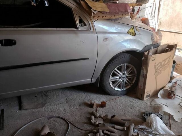 Серый Шевроле Авео, объемом двигателя 0 л и пробегом 170 тыс. км за 1800 $, фото 1 на Automoto.ua