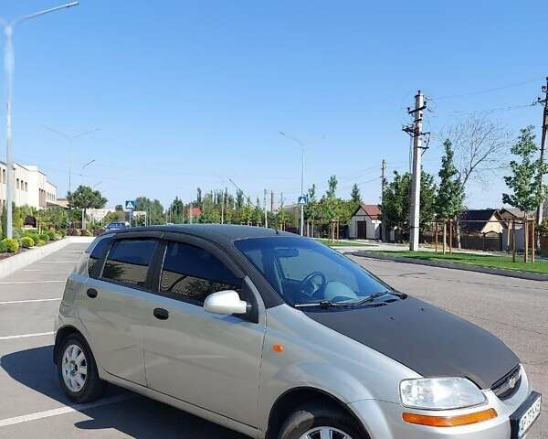 Серый Шевроле Авео, объемом двигателя 1.5 л и пробегом 201 тыс. км за 3200 $, фото 1 на Automoto.ua